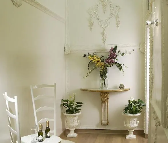 Suites Rome Konukevi 4*