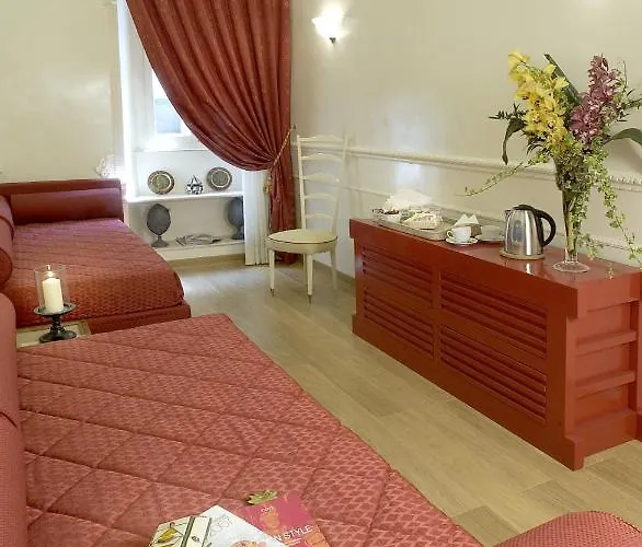Suites Rome Konukevi 4*