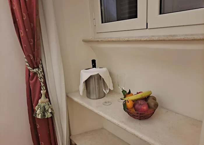 Suites Rome Konukevi 4*