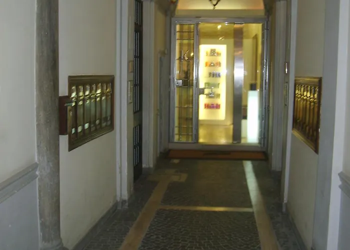 Suites Rome Konukevi 4*